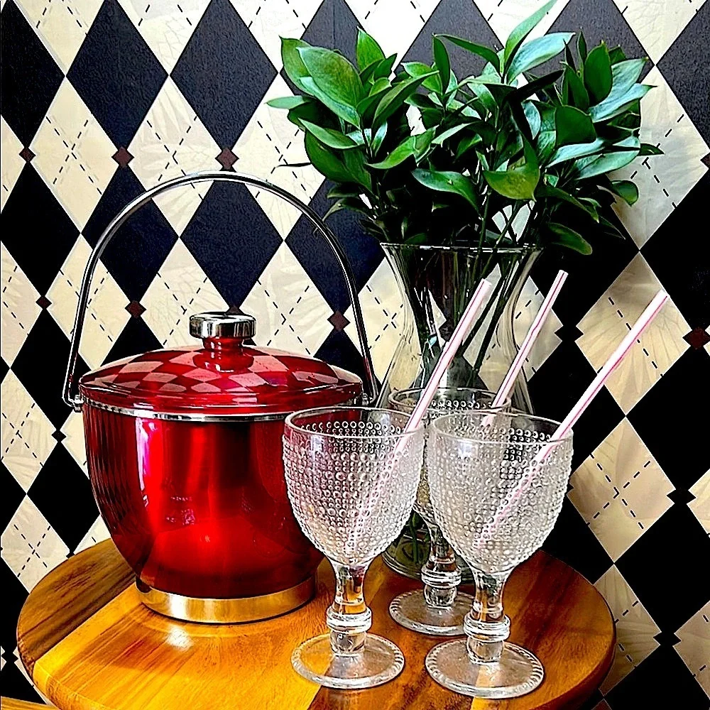 Mid-Century Red Acrylic & Stainless Steel Ice Bucket – Bold Retro Barware - Picture 13 of 14